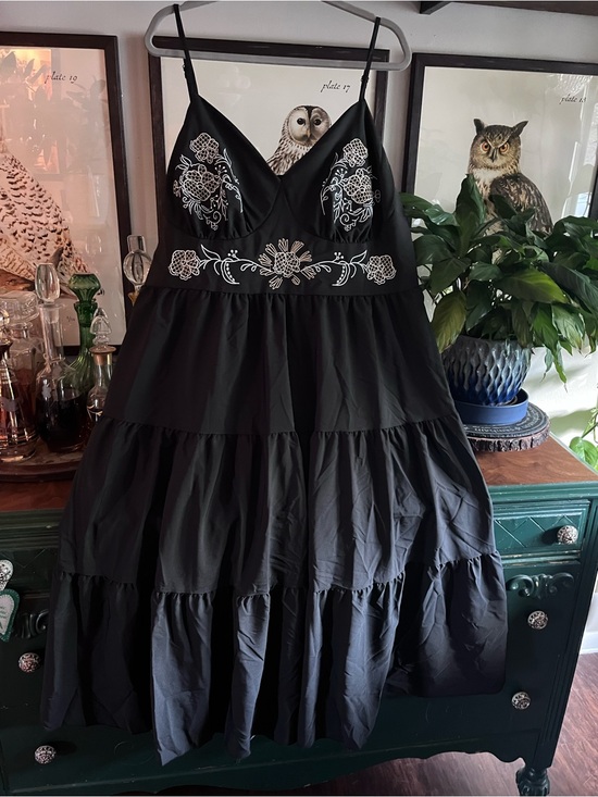 SHEIN Dresses & Skirts - SHEIN Curve Black Midi Dress with White Floral Accents